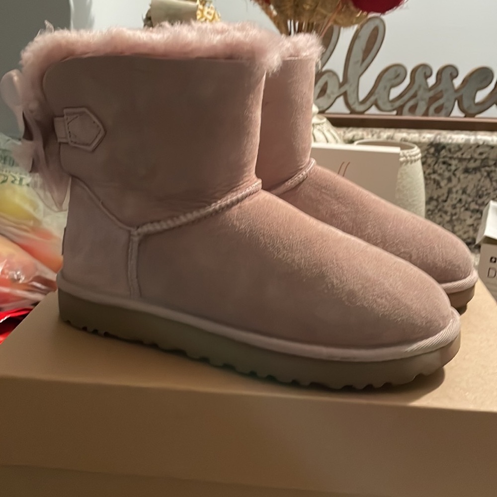 Ugg - image 3